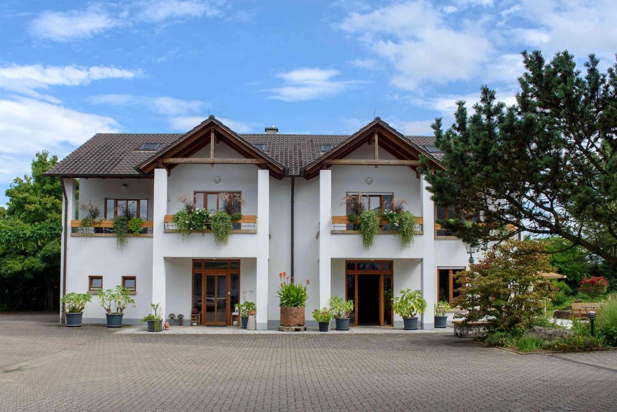 Gaestehaus Am Fuerstweg Heuchelheim-Klingen Dış mekan fotoğraf